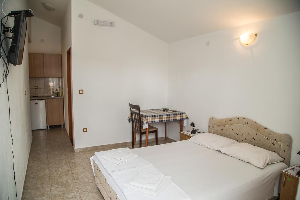 Apartmani Ksenija Petrovac Exterior photo